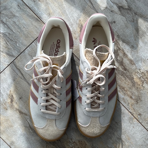 NEW Adidas Gazelle Women's Sneakers - Cream and Pink - Picture 5 of 5